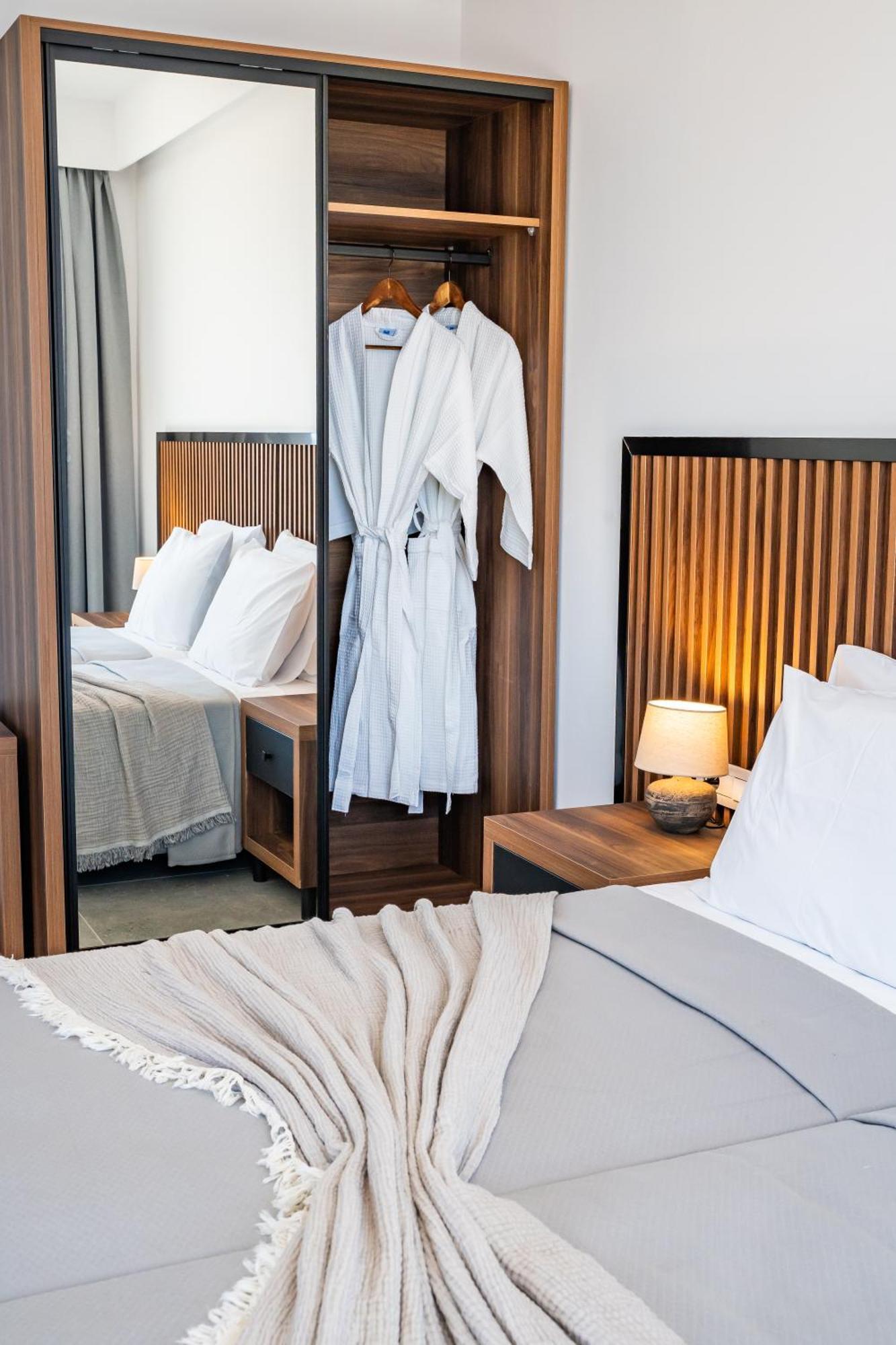 Apolis Beachscape Hotel Amoopi Esterno foto