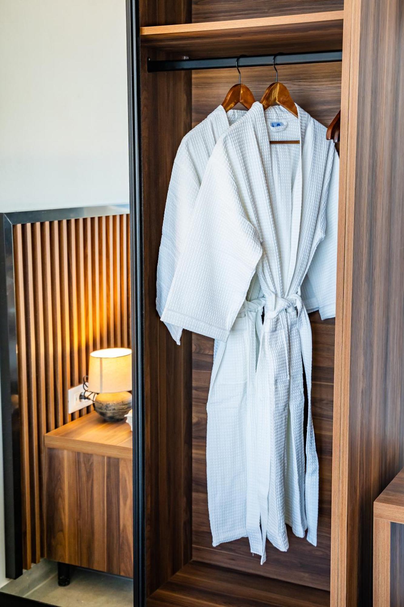 Apolis Beachscape Hotel Amoopi Esterno foto