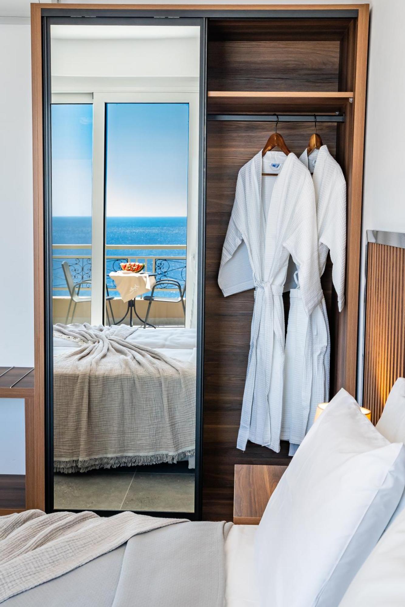 Apolis Beachscape Hotel Amoopi Esterno foto