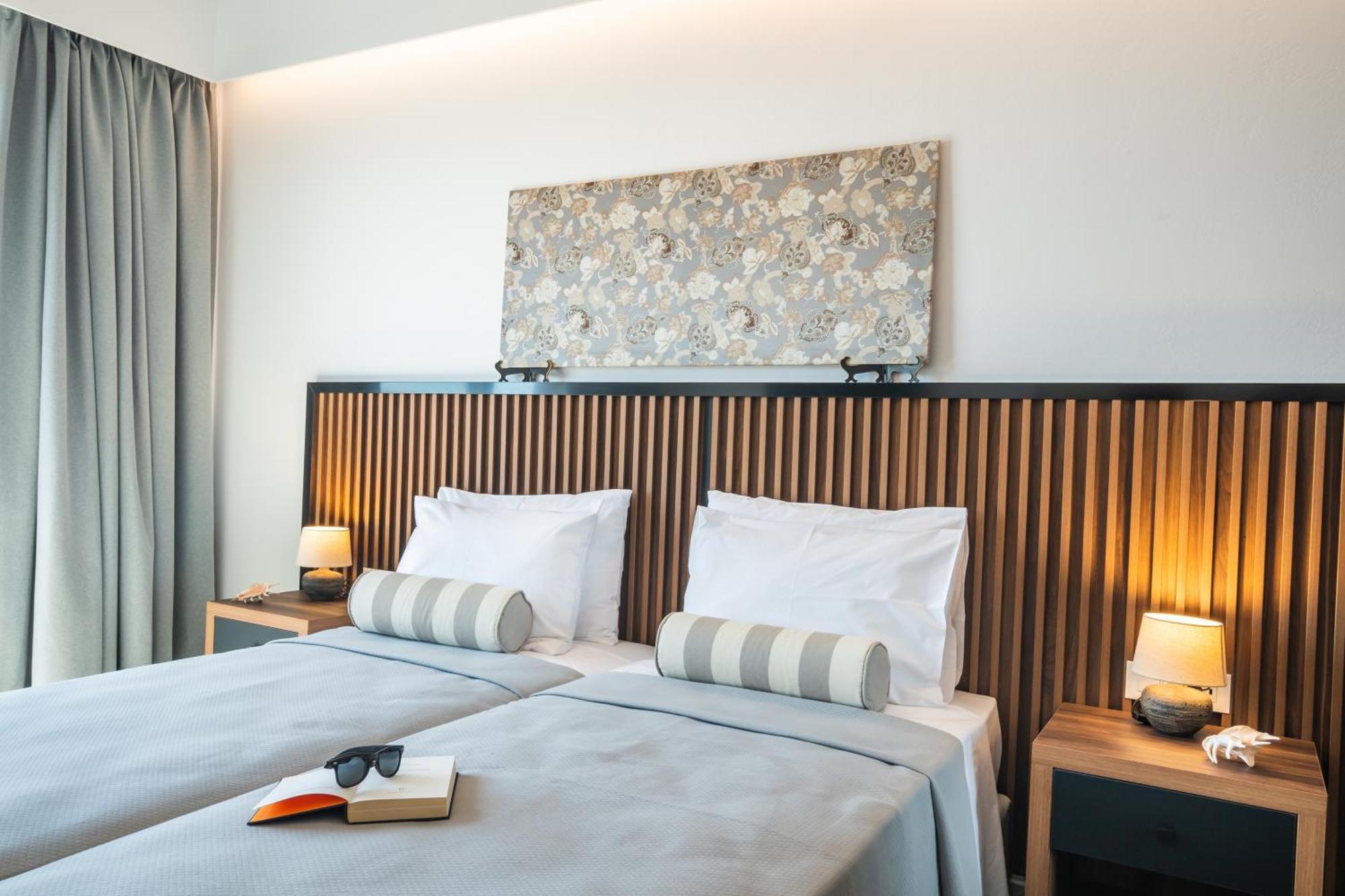 Apolis Beachscape Hotel Amoopi Esterno foto